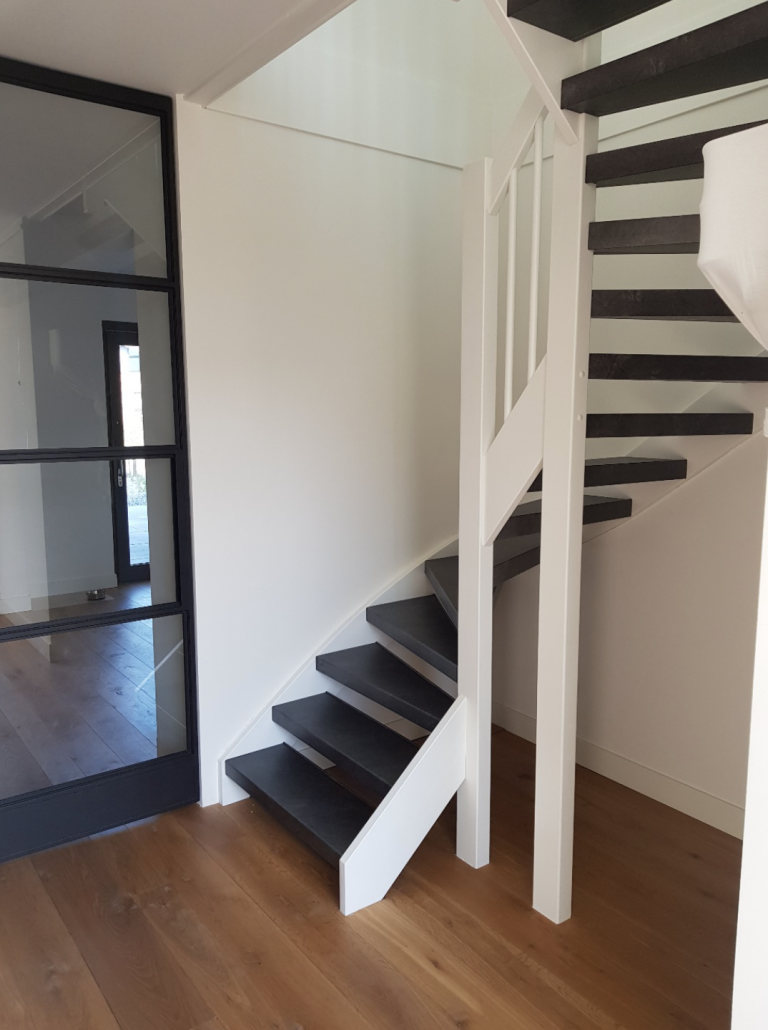 open trap 2 bochten antraciet