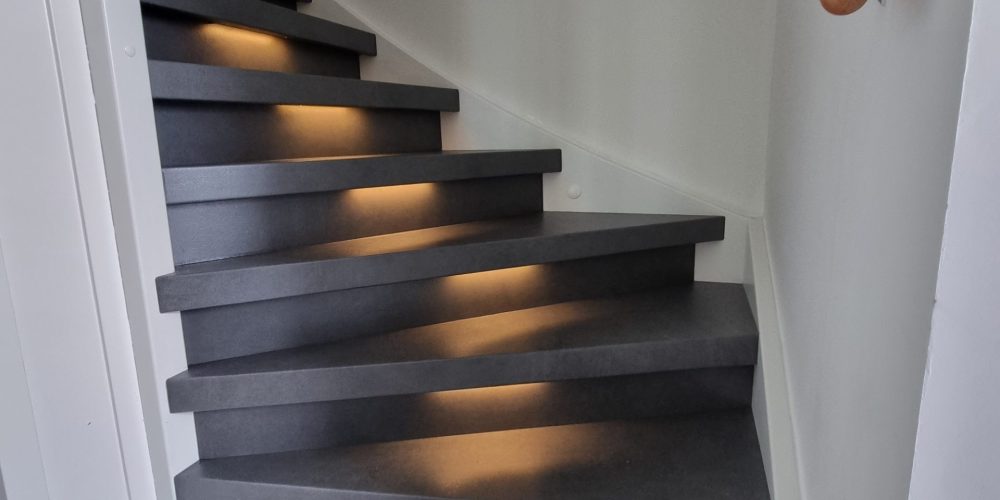 Traprenovatie in Muiden dichte trap met led